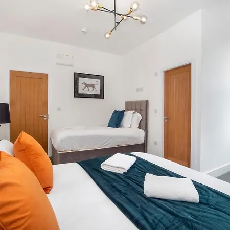 Innvigour Bespoke House With Free Parking For 3 Cars York Exterior photo